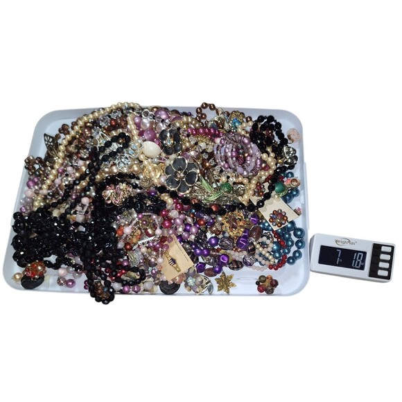 VTG 7lbs Costume Jewelry Lot – Faux Pearls Necklaces, Bracelets & Earrings - Picture 2 of 16